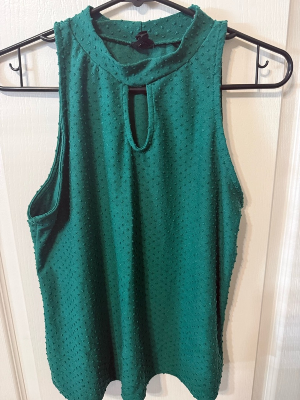 Sleeveless Textured Keyhole Top - Emerald Green